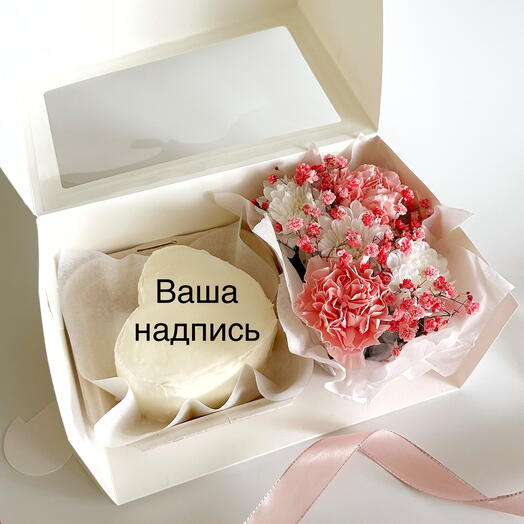 Бенто торт сердце с живыми цветами