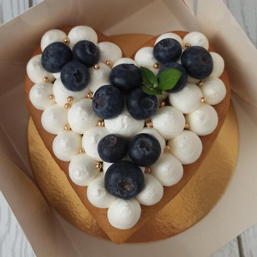 Honey cake with creamy sour cream and blueberries