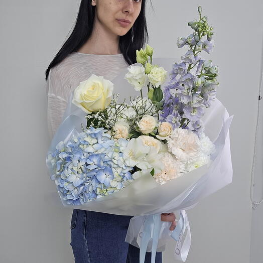 Сборный букет с гортензией «Весенний поцелуй»