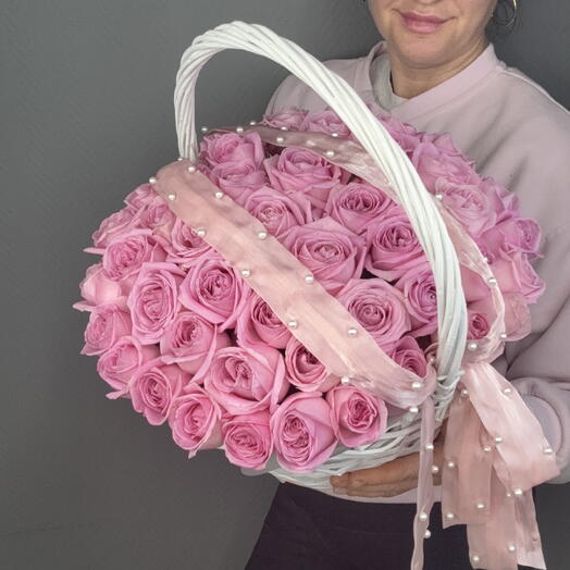 Корзина с розами 55 штук