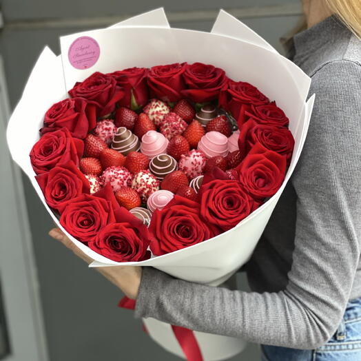 Букет из клубники и цветов 💔