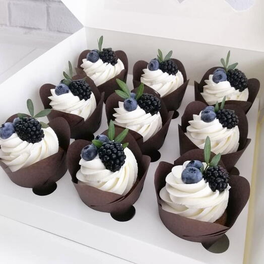 Шоколадные капкейки с кремом чиз 🧁с яблоками (голубика ,ежевика )в наборе (9шт)