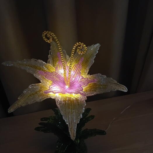 Цветок Рапунцель из бисера на ЮСБ Rapunzel beaded flower on USB