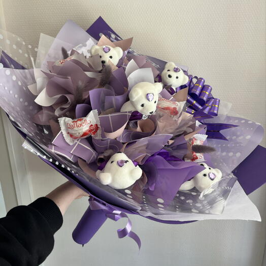Букет из игрушек и конфет 🤍💜