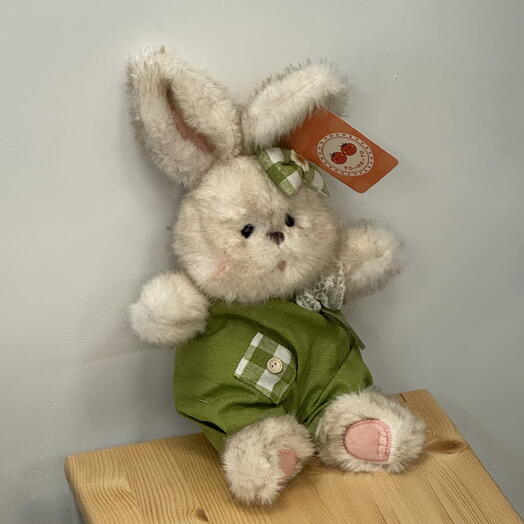 Игрушка зайчик в штанишках