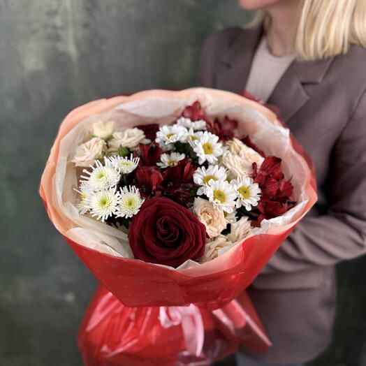 ЛЮБОВЬ! В каждом лепестке букета с розами, Сантини и альстромерией