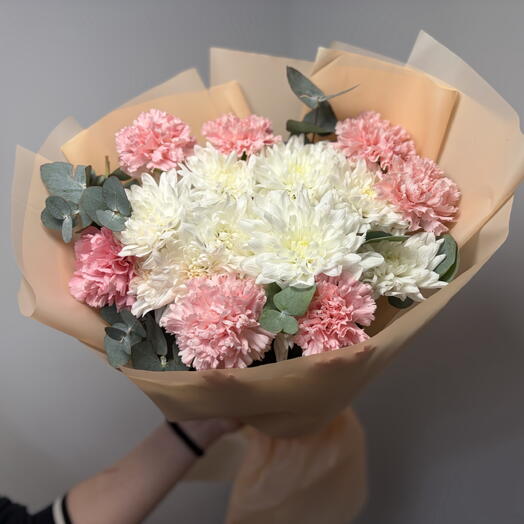 Пушистая хризантема и розовые диантусы 💗