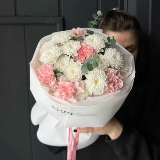 Букет из Алтая хризантем и диантуса