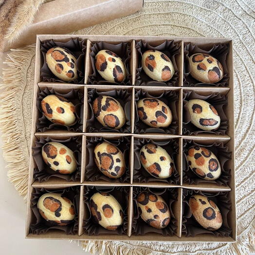 Орешки с начинкой леопад