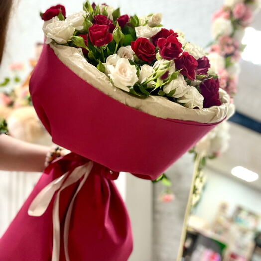Монобукет из кустовых роз