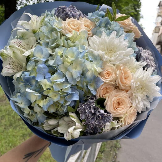 Авторский сборный букет "Blue Еуеs"