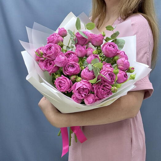 Букет из пионовидных кустовых роз 💓