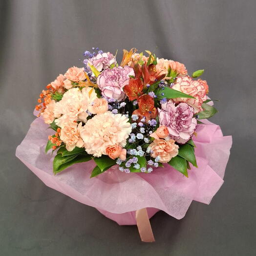 Розовый тортик ярких цветов 💐