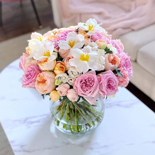 The author's Aimi Large bouquet in a vase