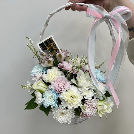 Корзинка с цветами «Нежная рапсодия»
