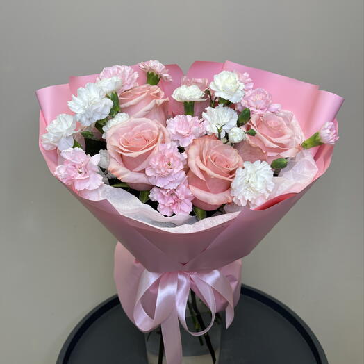 Нежные Экводорские розы с кустовыми диантусами🌸