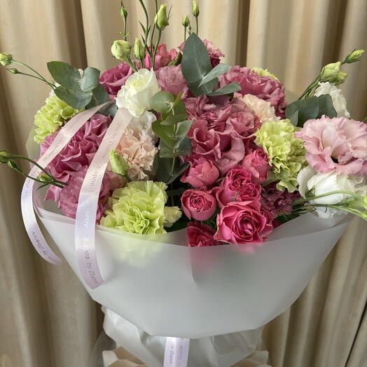 Сборный букет из французских роз, кустовых роз, диантусов и эустомы💝