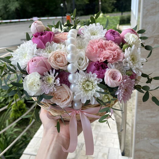 Цветочная композиция в корзинке