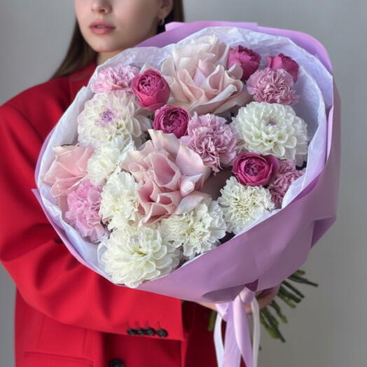 Стильный яркий букет с Георгинами