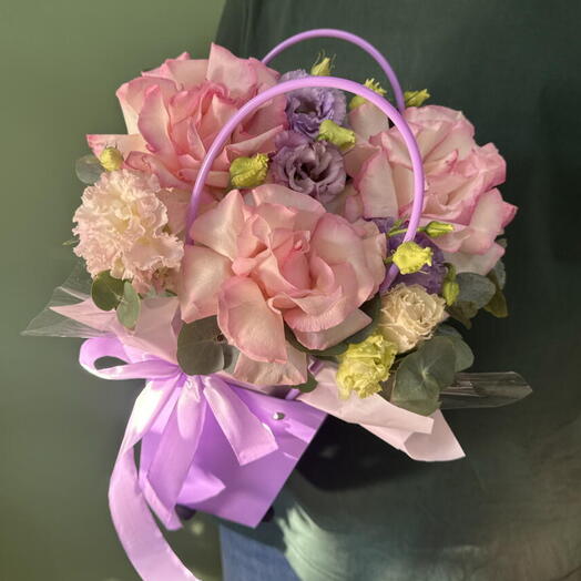 Нежная композиция из французских роз, эустом💜