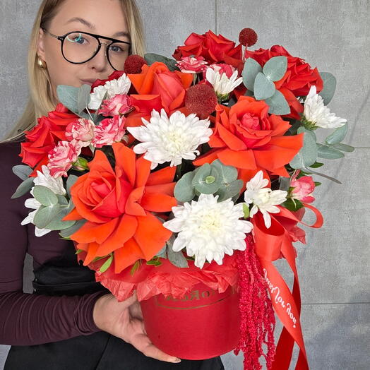 Композиция с французскими розами 🌹 
Яркая композиция из роз, хризантем, эвкалипта❣️🌿