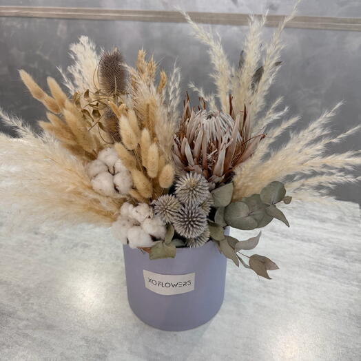 Композиция из сухоцветов от XOFLOWERS (протея сухоцвет, кортадерия, хлопок, эрингиум, лагурус, эвкалипт сухоцвет)