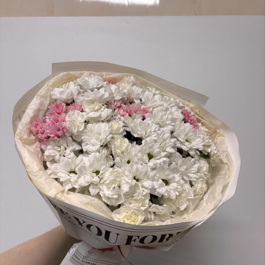 Букет из кустовых хризантем и кустовых гвоздик