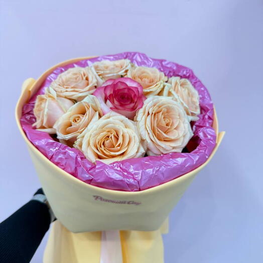 🌸 Нежный букет из персиковых роз