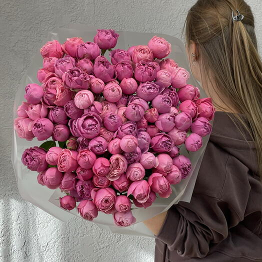 35 кустовых пионовидных роз