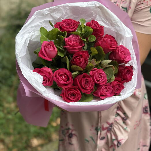 Букет малиновых роз