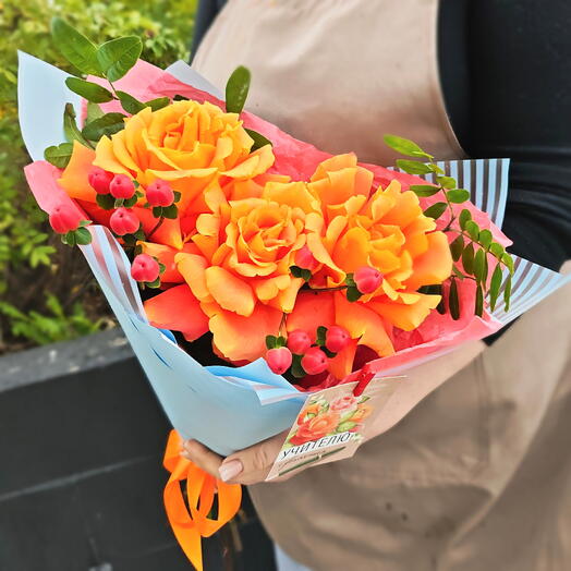 Солнечный комплимент с французскими розами 🧡