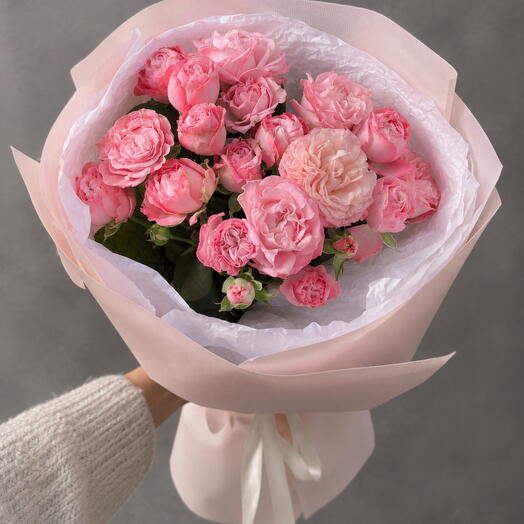 Кустовые розы в легком оформлении (5) 🌸