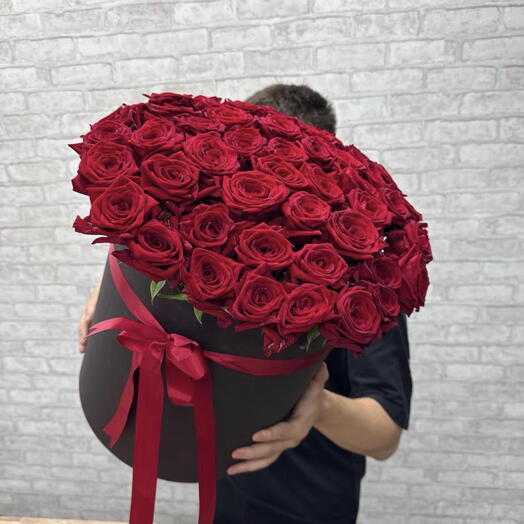 Коробка с красными Розами 51шт 60см
