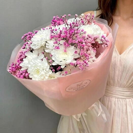 Ramo de "Bayas en el pastel" de gypsophila y crisantemo