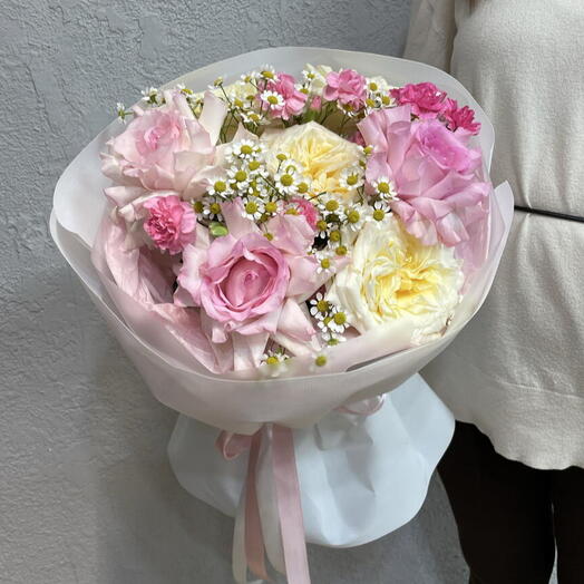 Букет из роз Эквадор, диантуса и полевой ромашки 🌸