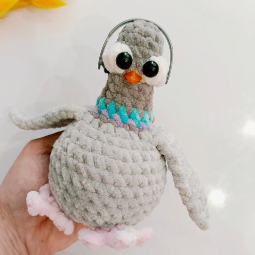 Игрушка мягкая голубь вязаный детям