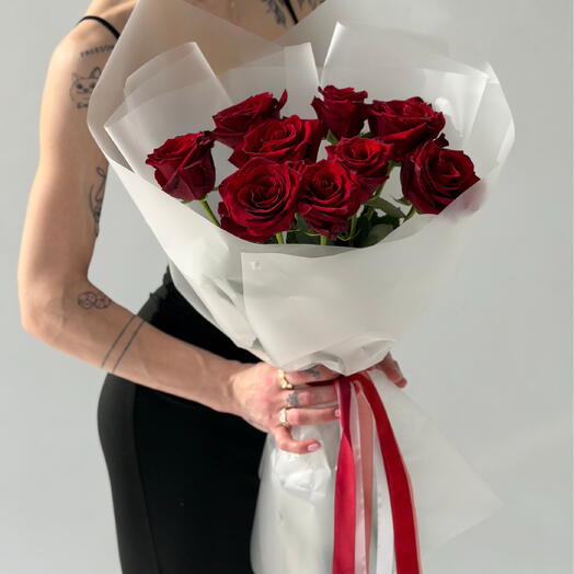 Букет из 9 красных роз Red Naomi 60 см