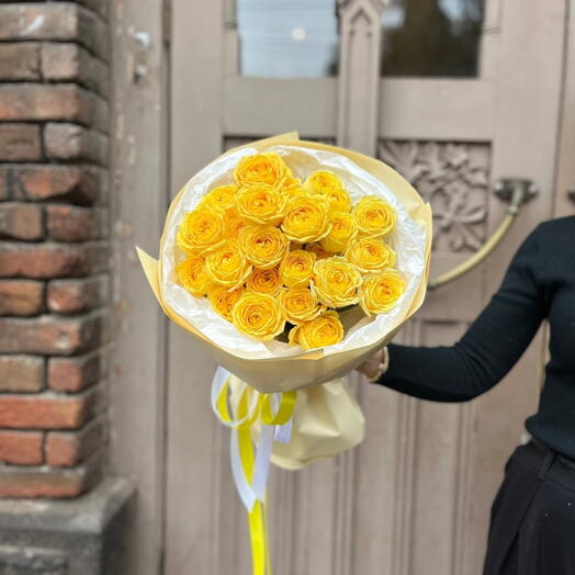 Yellow spray roses