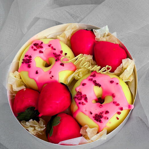 Бокс «Фруктовый Взрыв»: Чизкейк-пончики + Корпусная клубника 🍓🍩