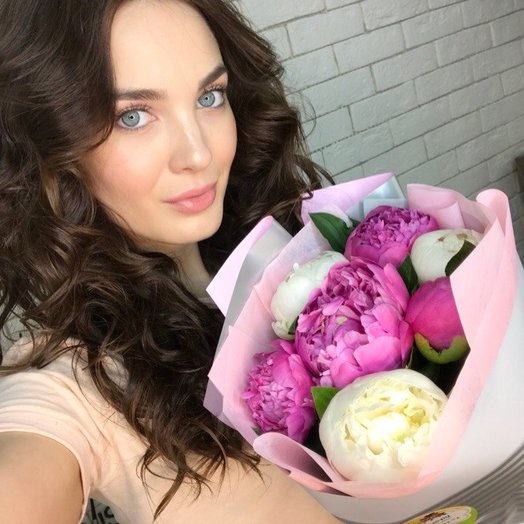 Мини комплимент из пионов