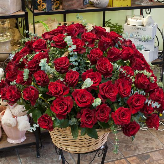 Cesta de rosas rojas " Rosaprima "(101 rosas)