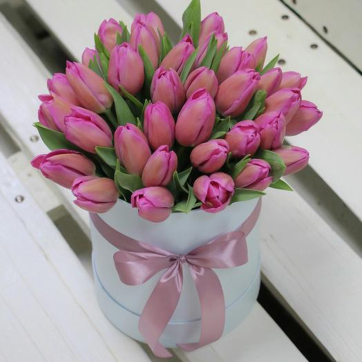 Hat box with pink tulips (35 PCs.)