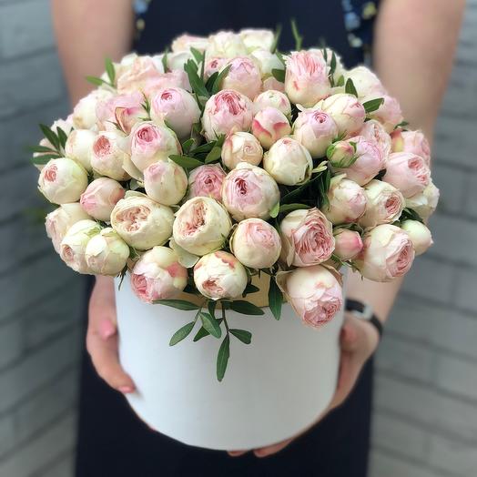 Rosas en forma de peonía en una Caja de sombrero