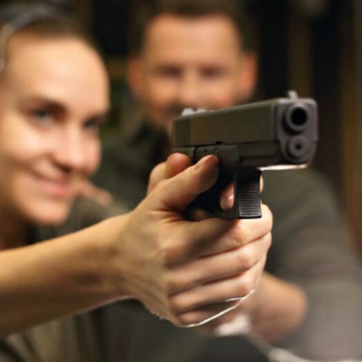 СТРЕЛЬБА (КАРАБИН И РЕВОЛЬВЕР) ДЛЯ ДВОИХ В ОГНЕСТРЕЛЬНОМ ТИРЕ