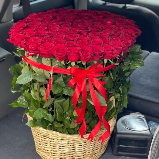 101 rosas en la cesta