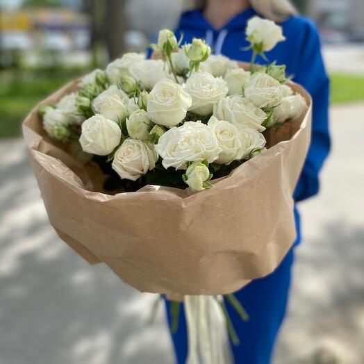 Bouquet of peony-shaped roses