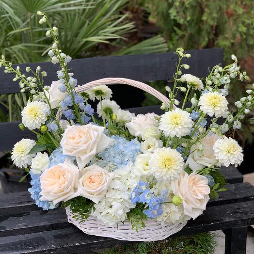 Корзина с цветами Luxury Flowers Воздушная стихия