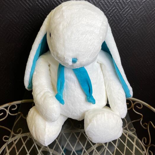 Кролик белый большой