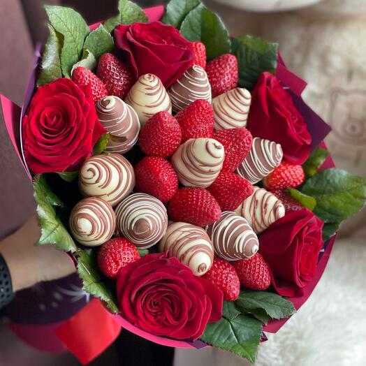 Strawberry bouquet "Scarlet flower"