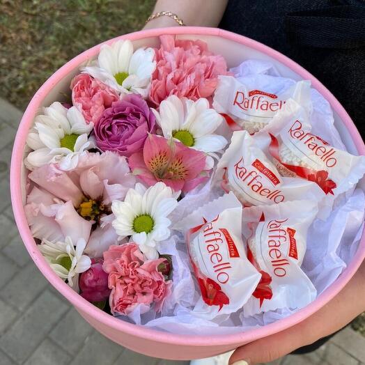 Хризантема ,кустовая роза и диантусы к коробке